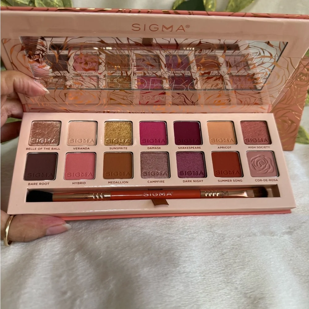 Sigma Beauty Cor-de-Rosa Eyeshadow Palette with Pink and Purple Hues